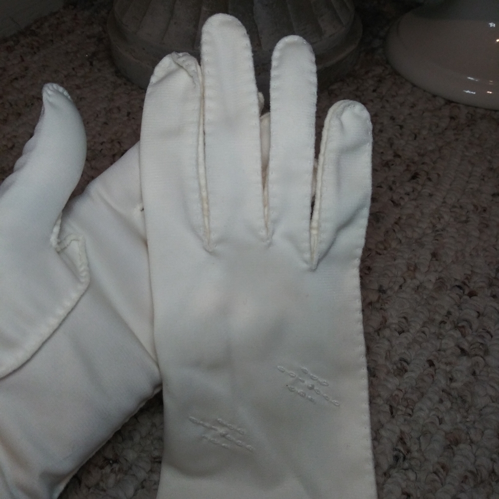 Vintage 1950's Shalimar Handmade Ivory Embroidered Opera Gloves - Picture 7 of 13